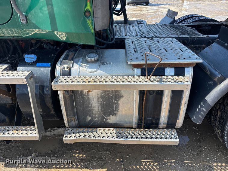 image for item YA2365 2016 Mack CXU613 semi truck