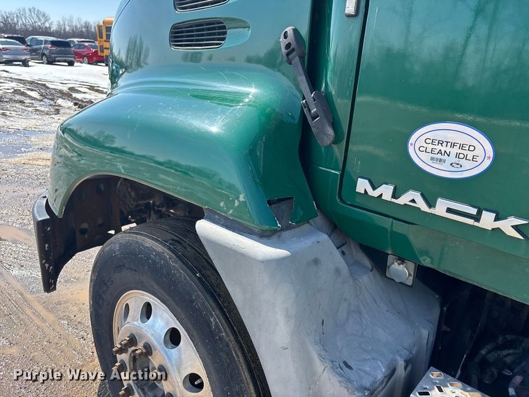 image for item YA2365 2016 Mack CXU613 semi truck