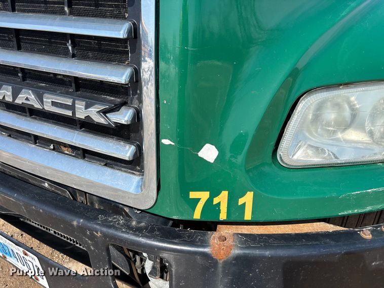 image for item YA2365 2016 Mack CXU613 semi truck