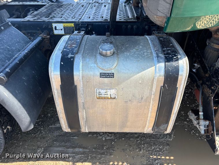 image for item YA2365 2016 Mack CXU613 semi truck