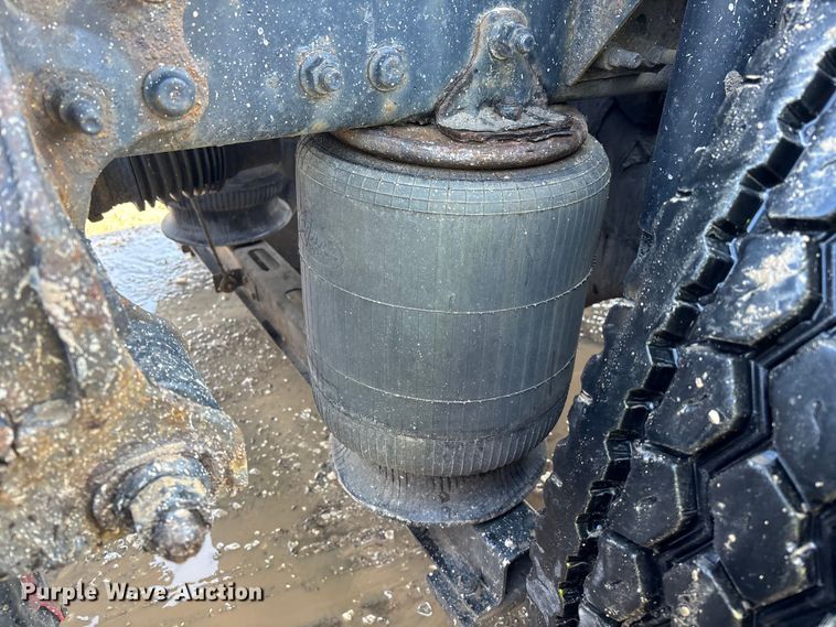 image for item YA2365 2016 Mack CXU613 semi truck