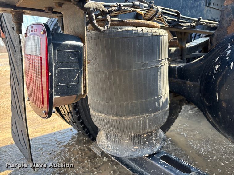 image for item YA2365 2016 Mack CXU613 semi truck