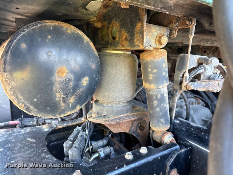 image for item YA2365 2016 Mack CXU613 semi truck