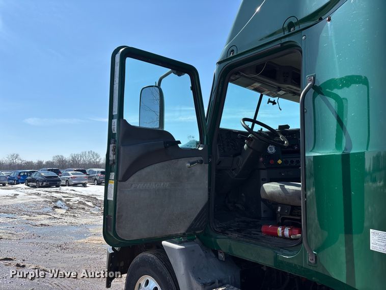 image for item YA2365 2016 Mack CXU613 semi truck