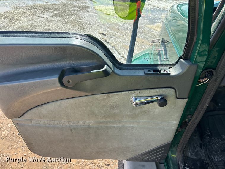 image for item YA2365 2016 Mack CXU613 semi truck