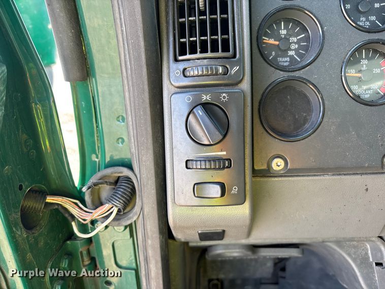 image for item YA2365 2016 Mack CXU613 semi truck