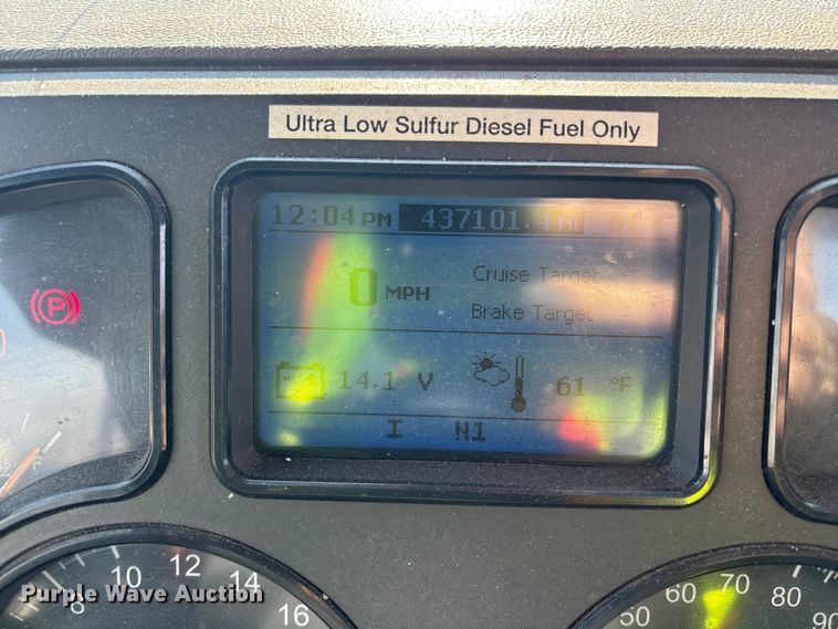 image for item YA2365 2016 Mack CXU613 semi truck