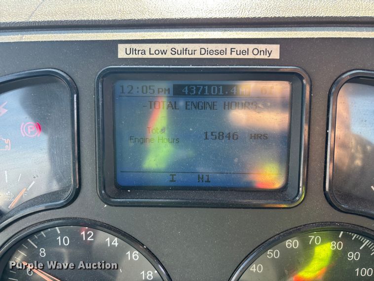 image for item YA2365 2016 Mack CXU613 semi truck