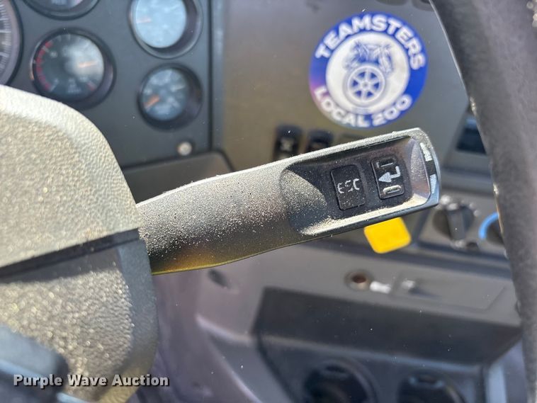 image for item YA2365 2016 Mack CXU613 semi truck