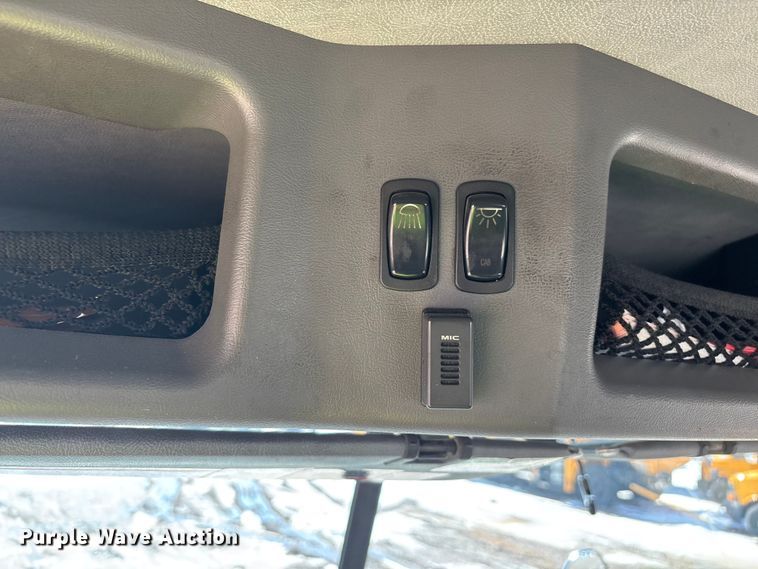 image for item YA2365 2016 Mack CXU613 semi truck