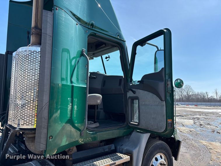 image for item YA2365 2016 Mack CXU613 semi truck