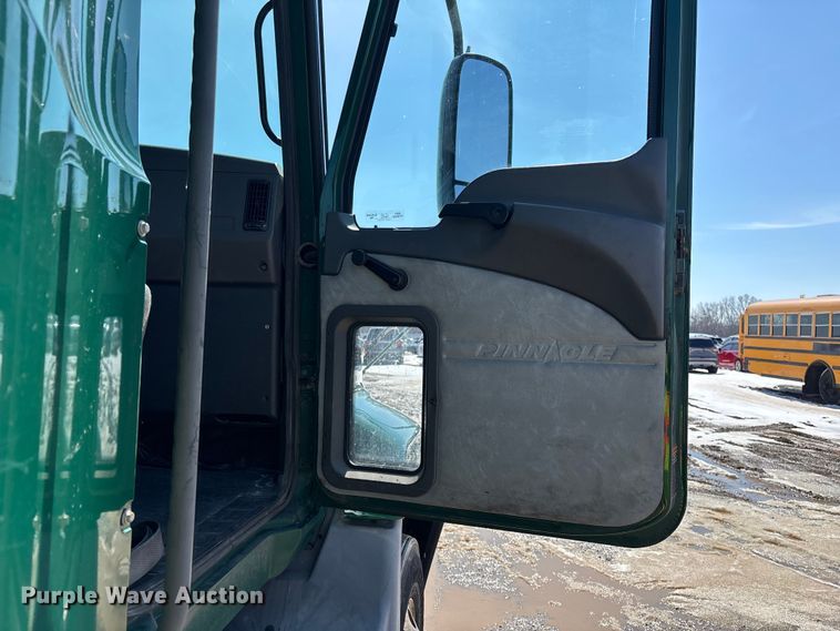 image for item YA2365 2016 Mack CXU613 semi truck