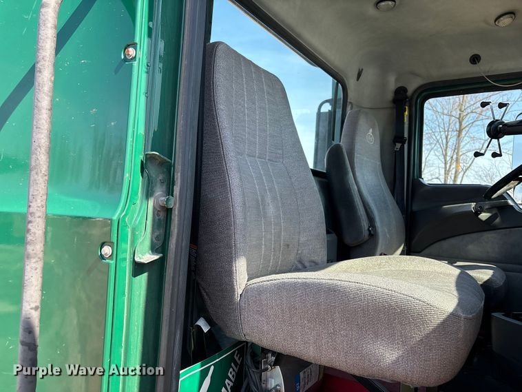 image for item YA2365 2016 Mack CXU613 semi truck