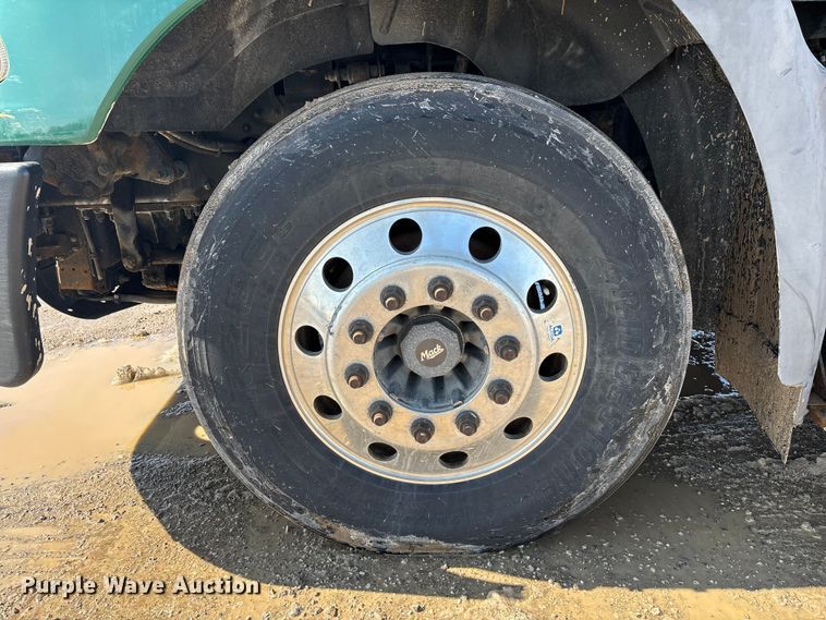 image for item YA2365 2016 Mack CXU613 semi truck