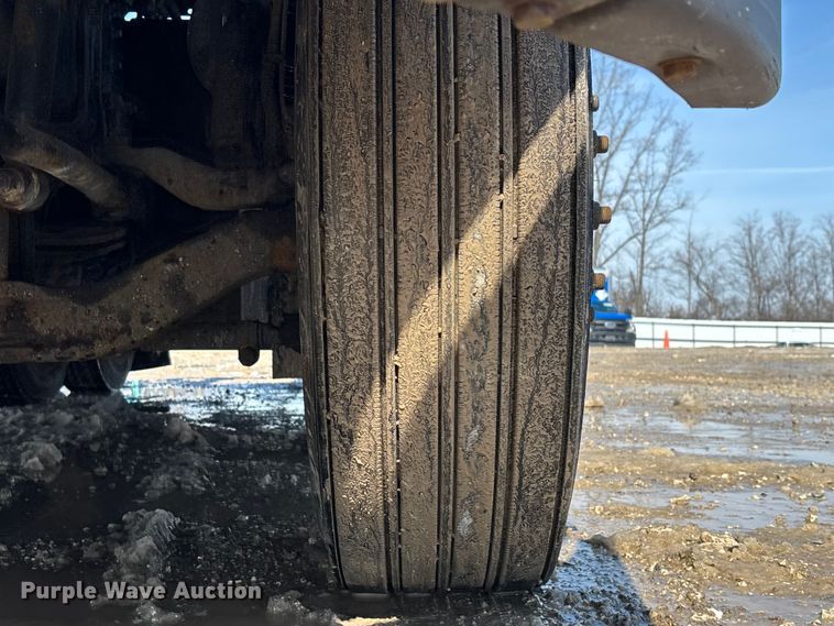 image for item YA2365 2016 Mack CXU613 semi truck