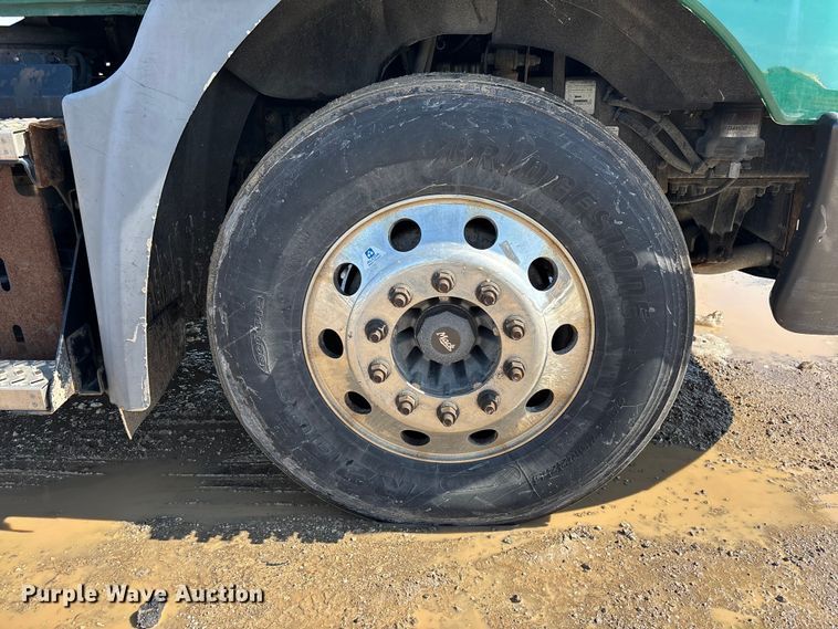 image for item YA2365 2016 Mack CXU613 semi truck