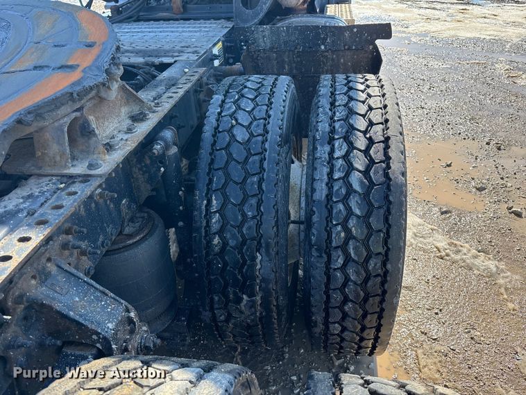 image for item YA2365 2016 Mack CXU613 semi truck