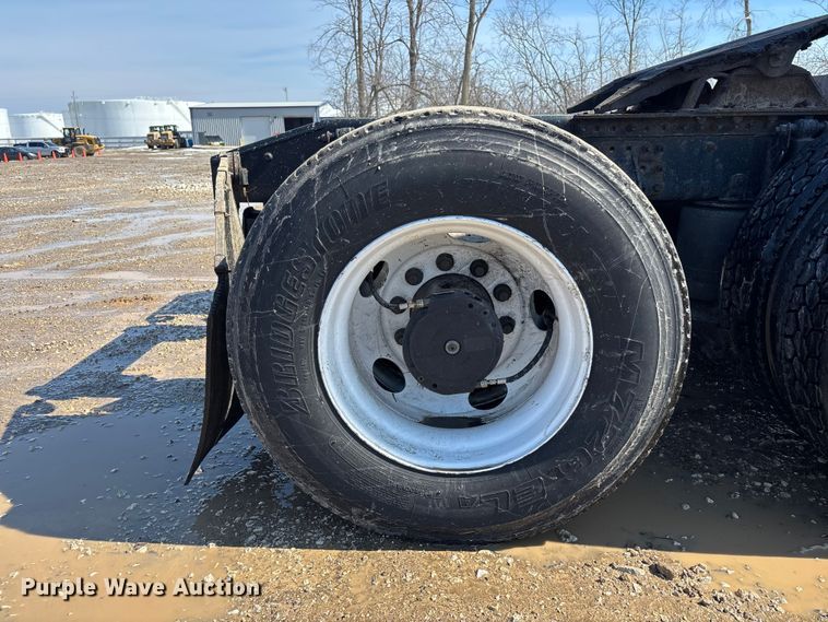 image for item YA2365 2016 Mack CXU613 semi truck