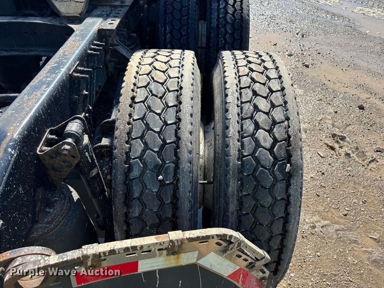 image for item YA2365 2016 Mack CXU613 semi truck