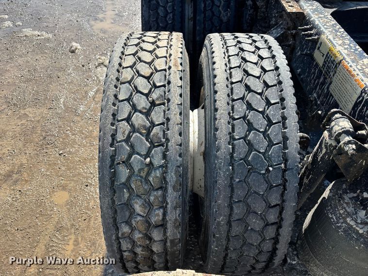 image for item YA2365 2016 Mack CXU613 semi truck