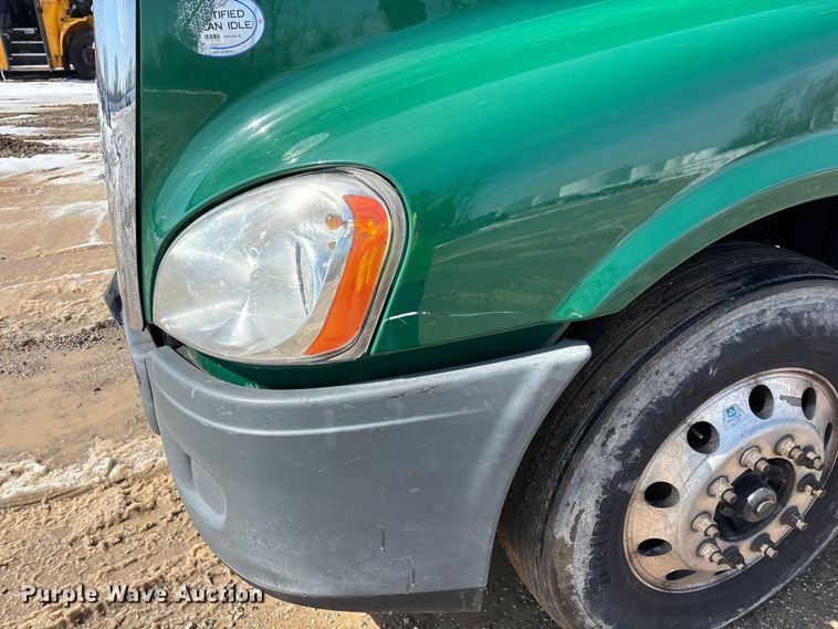 image for item YA2366 2017 Freightliner Cascadia 125 semi truck