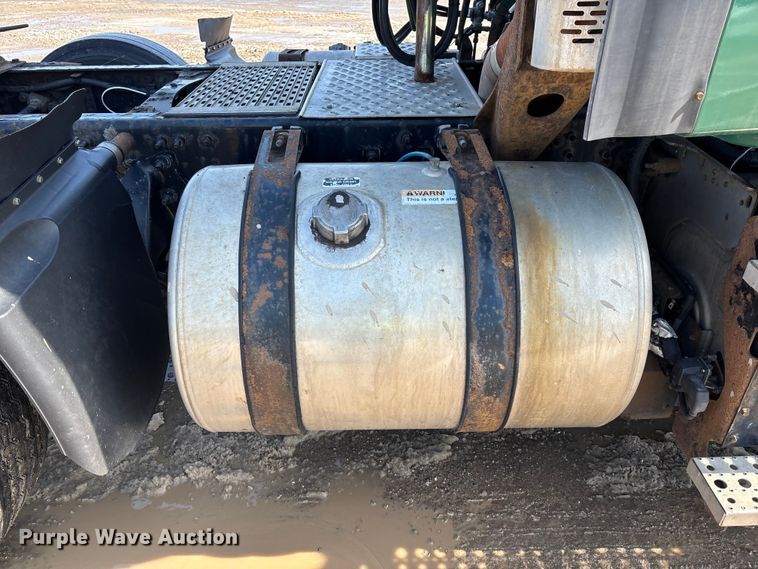 image for item YA2366 2017 Freightliner Cascadia 125 semi truck