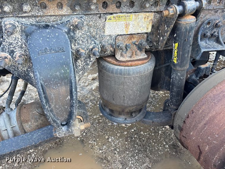 image for item YA2366 2017 Freightliner Cascadia 125 semi truck