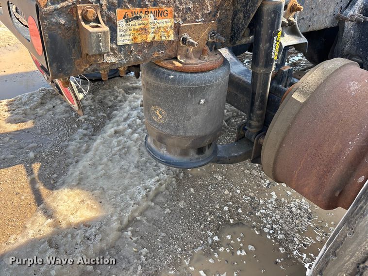 image for item YA2366 2017 Freightliner Cascadia 125 semi truck