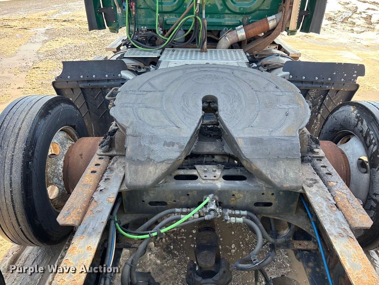 image for item YA2366 2017 Freightliner Cascadia 125 semi truck