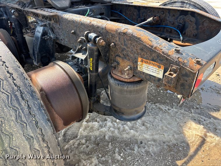 image for item YA2366 2017 Freightliner Cascadia 125 semi truck