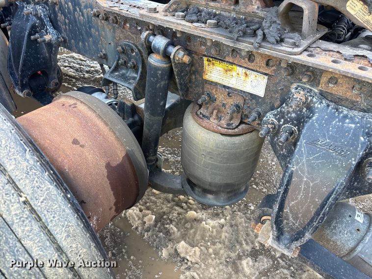 image for item YA2366 2017 Freightliner Cascadia 125 semi truck