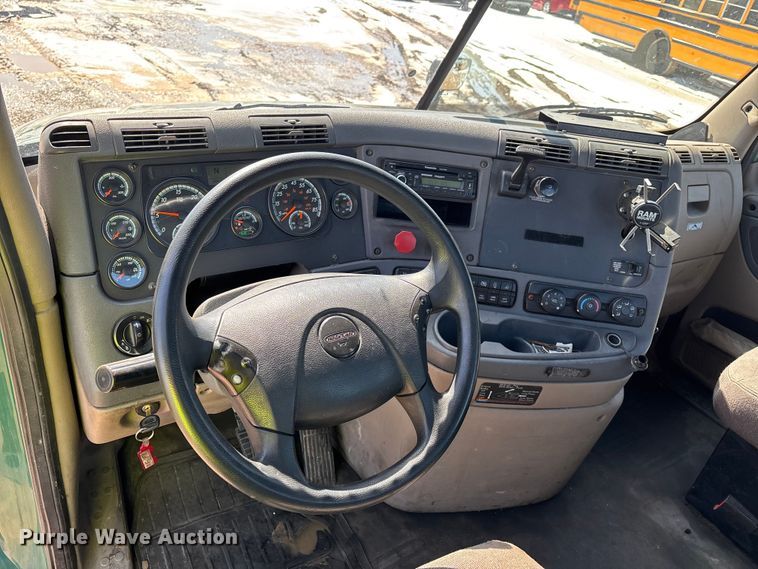 image for item YA2366 2017 Freightliner Cascadia 125 semi truck