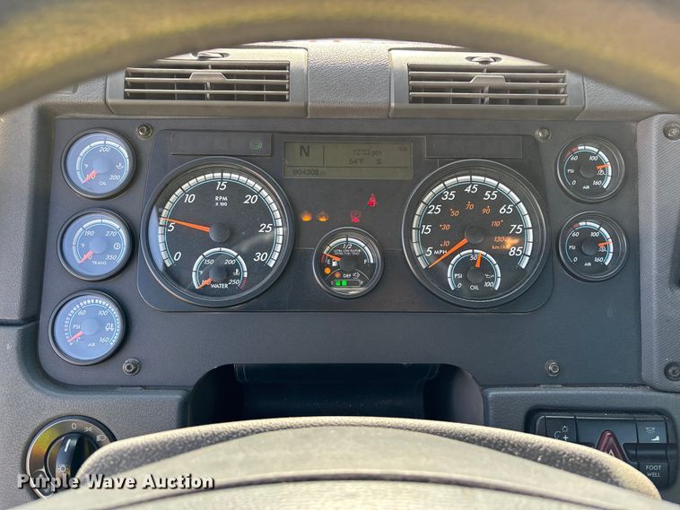 image for item YA2366 2017 Freightliner Cascadia 125 semi truck