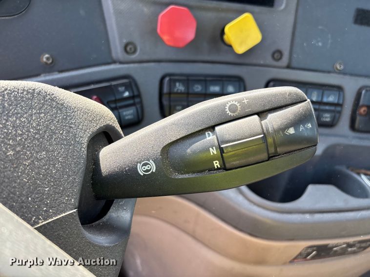 image for item YA2366 2017 Freightliner Cascadia 125 semi truck