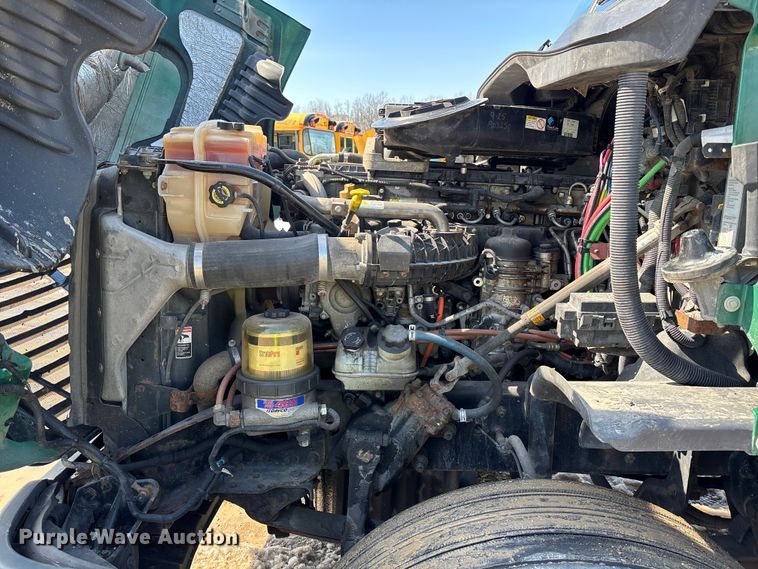 image for item YA2366 2017 Freightliner Cascadia 125 semi truck