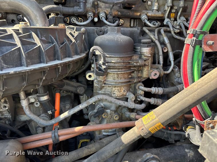 image for item YA2366 2017 Freightliner Cascadia 125 semi truck