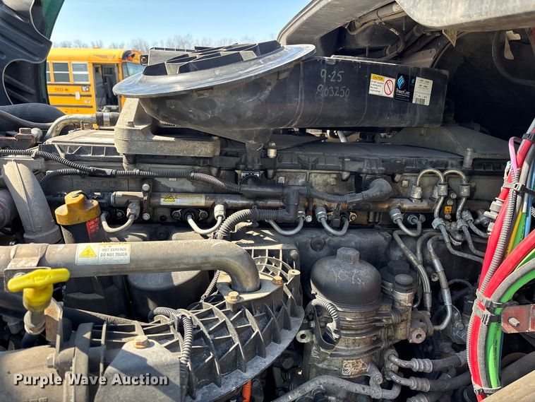 image for item YA2366 2017 Freightliner Cascadia 125 semi truck