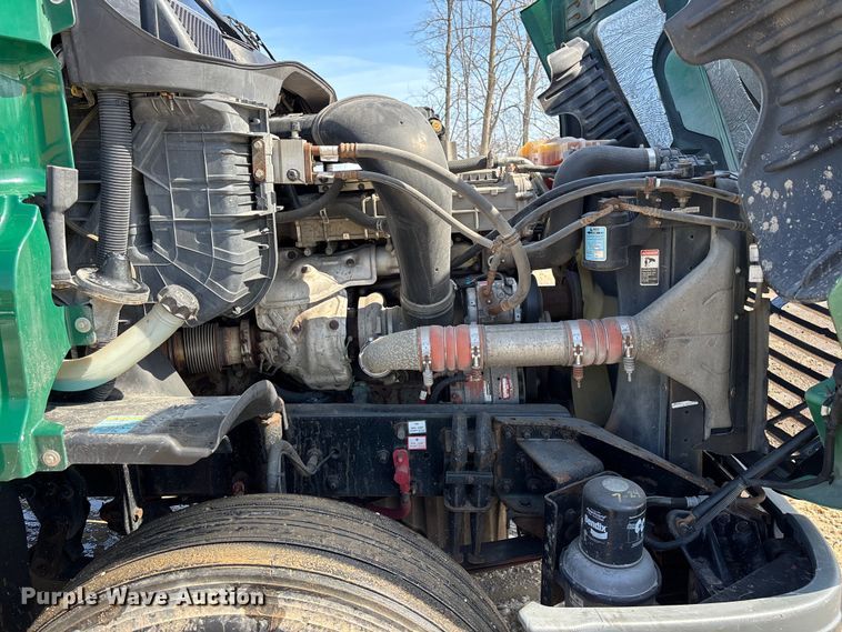 image for item YA2366 2017 Freightliner Cascadia 125 semi truck