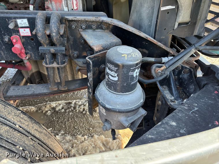 image for item YA2366 2017 Freightliner Cascadia 125 semi truck