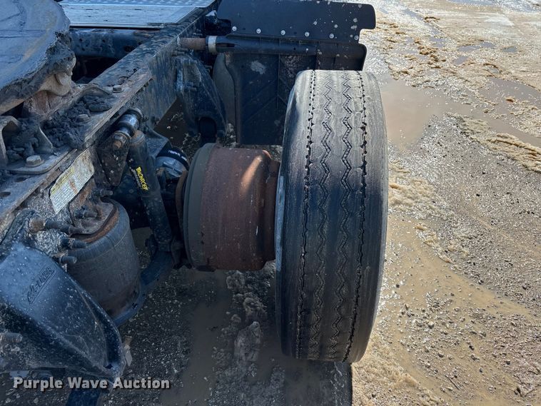 image for item YA2366 2017 Freightliner Cascadia 125 semi truck