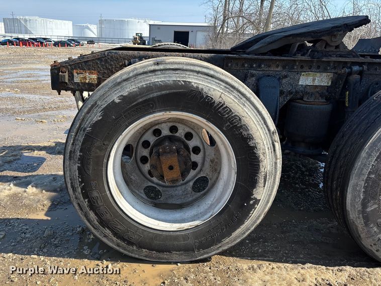 image for item YA2366 2017 Freightliner Cascadia 125 semi truck