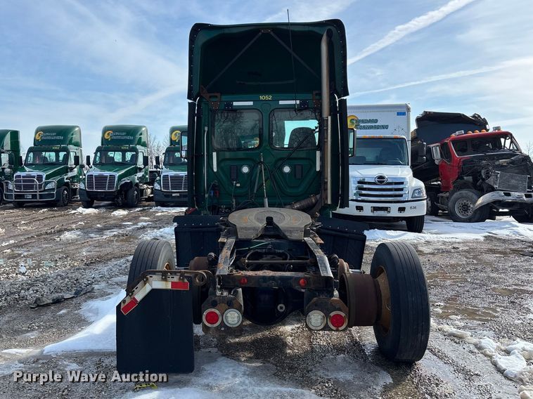 image for item YA2367 2017 Freightliner Cascadia 125 semi truck