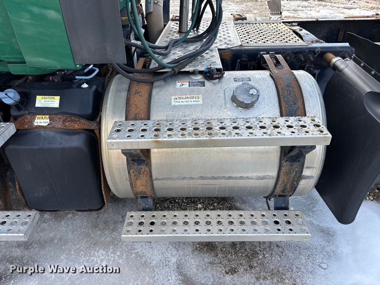 image for item YA2367 2017 Freightliner Cascadia 125 semi truck