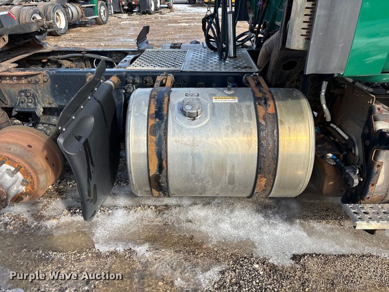 image for item YA2367 2017 Freightliner Cascadia 125 semi truck