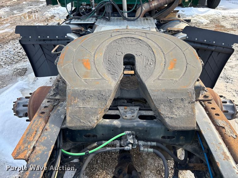 image for item YA2367 2017 Freightliner Cascadia 125 semi truck