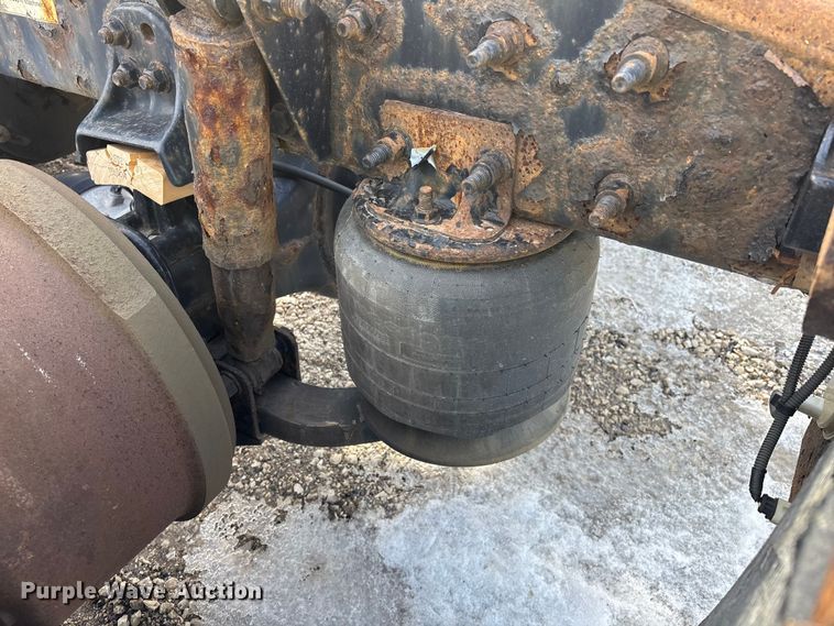 image for item YA2367 2017 Freightliner Cascadia 125 semi truck