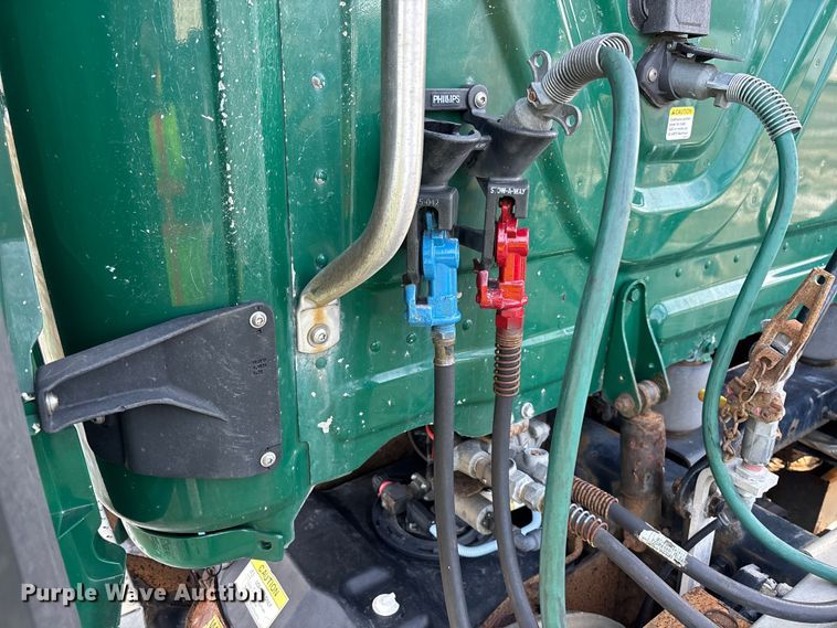 image for item YA2367 2017 Freightliner Cascadia 125 semi truck