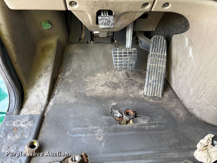 image for item YA2367 2017 Freightliner Cascadia 125 semi truck