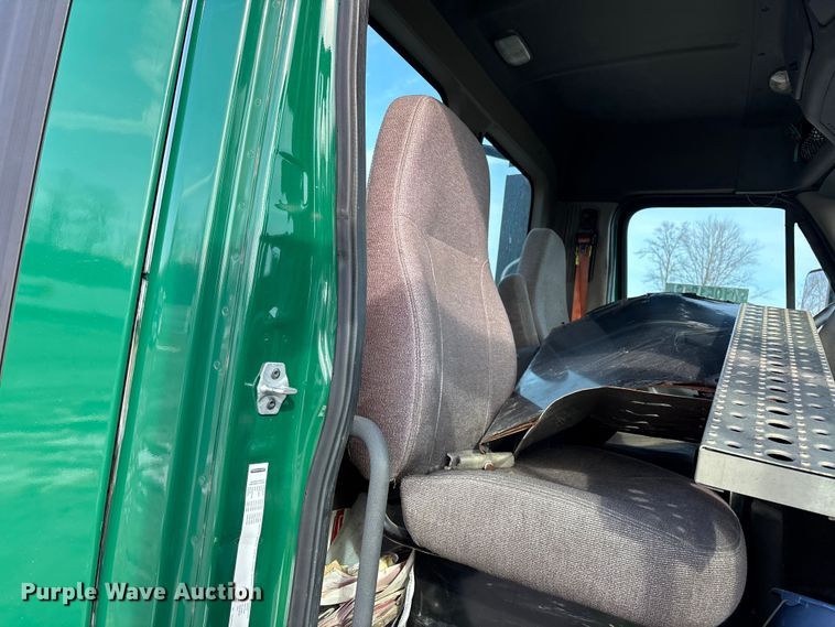 image for item YA2367 2017 Freightliner Cascadia 125 semi truck