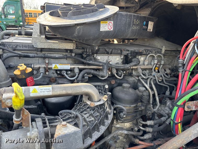 image for item YA2367 2017 Freightliner Cascadia 125 semi truck